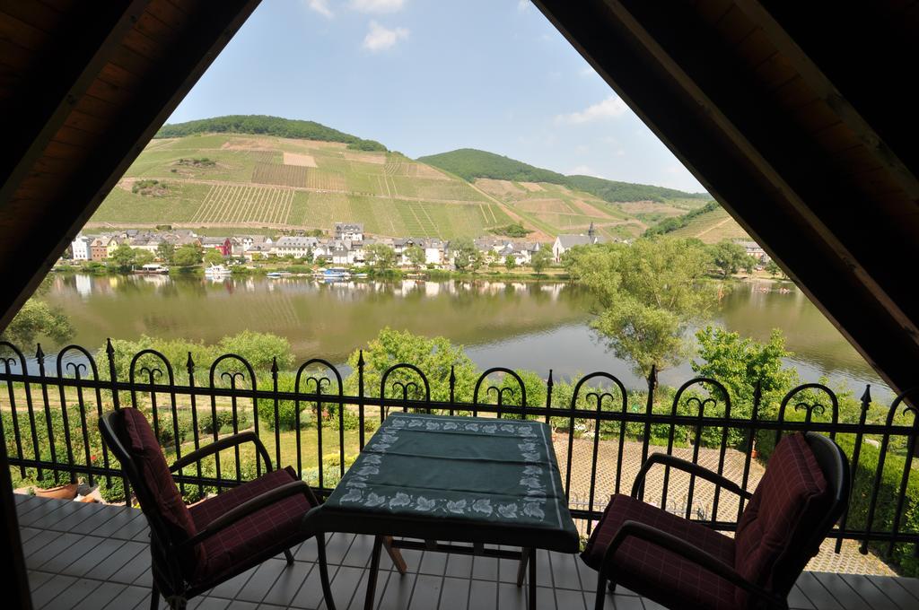 Ferienwohnung am Moselufer Zell Exterior foto